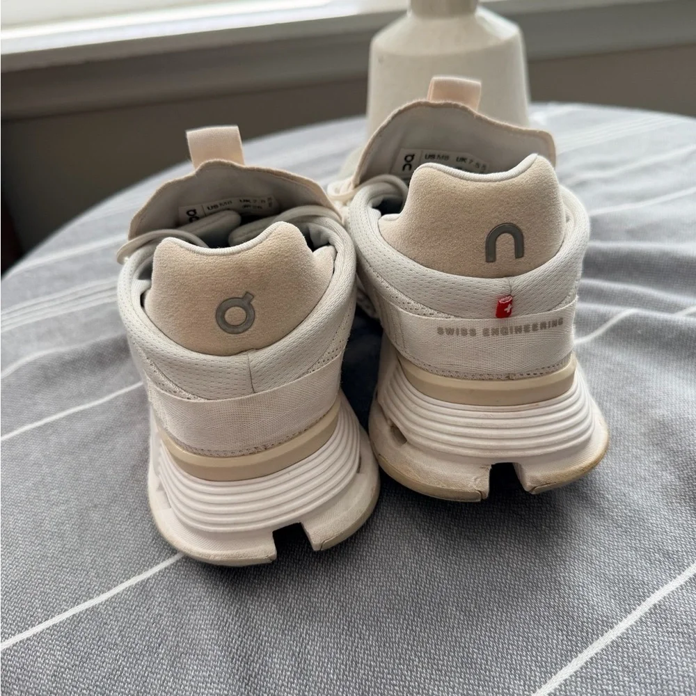 On Running Men's Cream and White Sneakers